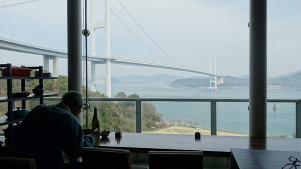 風のレストランからの眺めと来島海峡大橋
