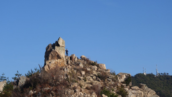 鷲ヶ頭山と安神山の登山ルート　エボシ岩