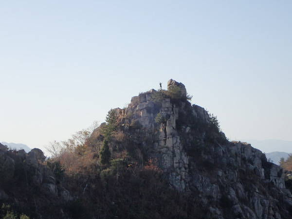 鷲ヶ頭山のエボシ岩